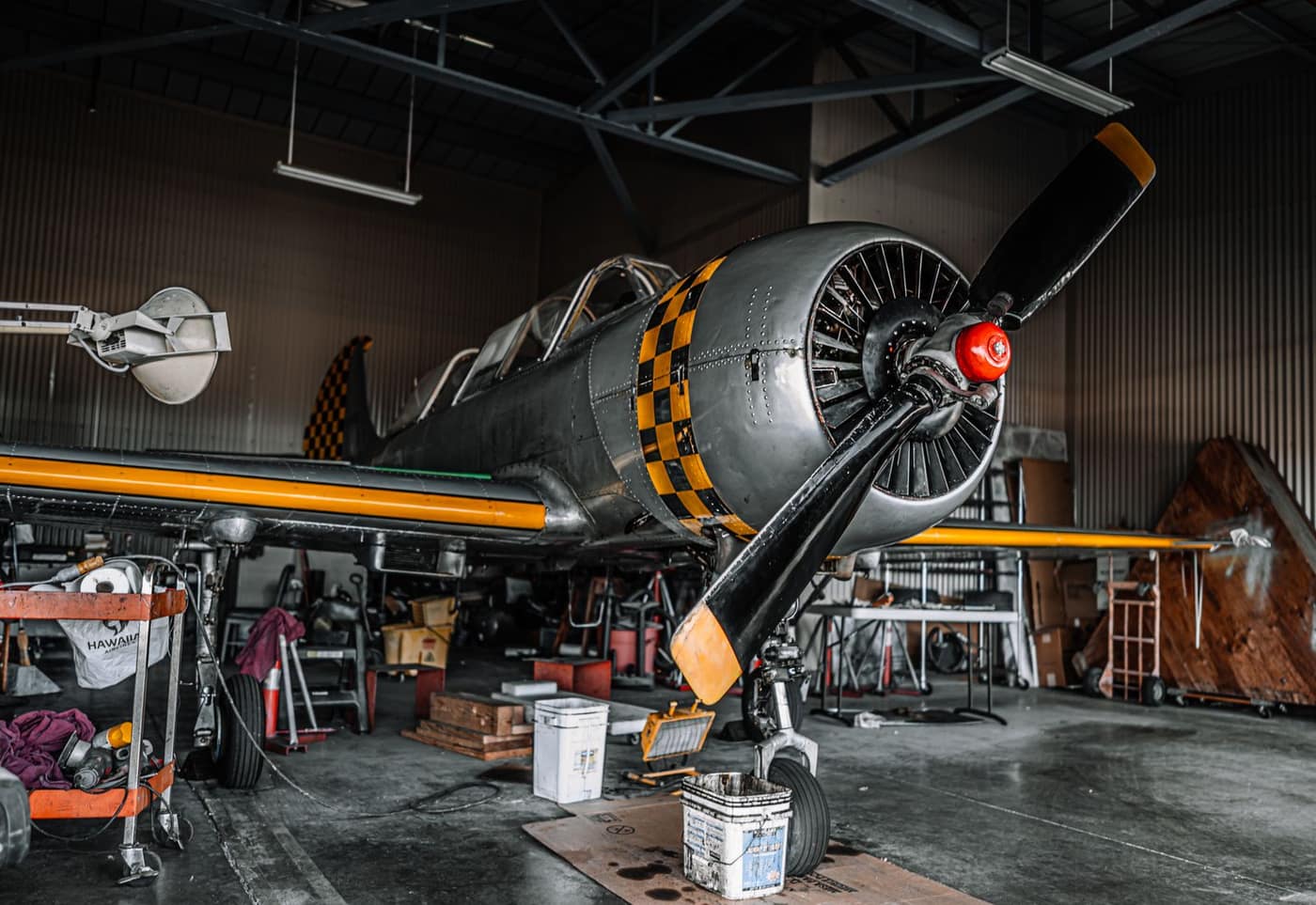 Seamless resinous floor in an aircraft maintenance bay