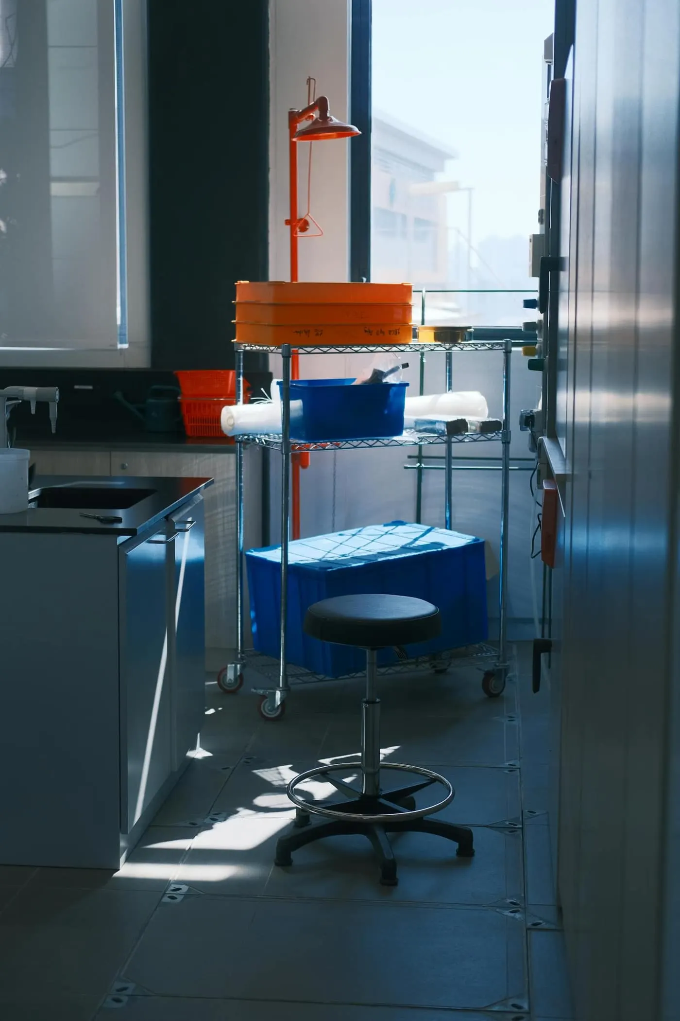 Modern research laboratory interior with a continuous seamless resinous floor running under the benches